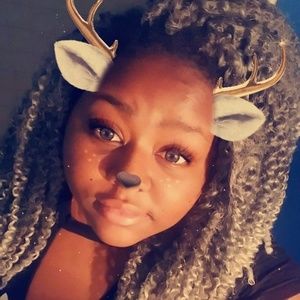 Meet your Posher, Deelynn